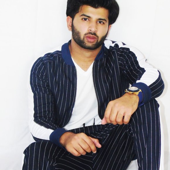 Classic Tracksuit - Picture 4 of 5